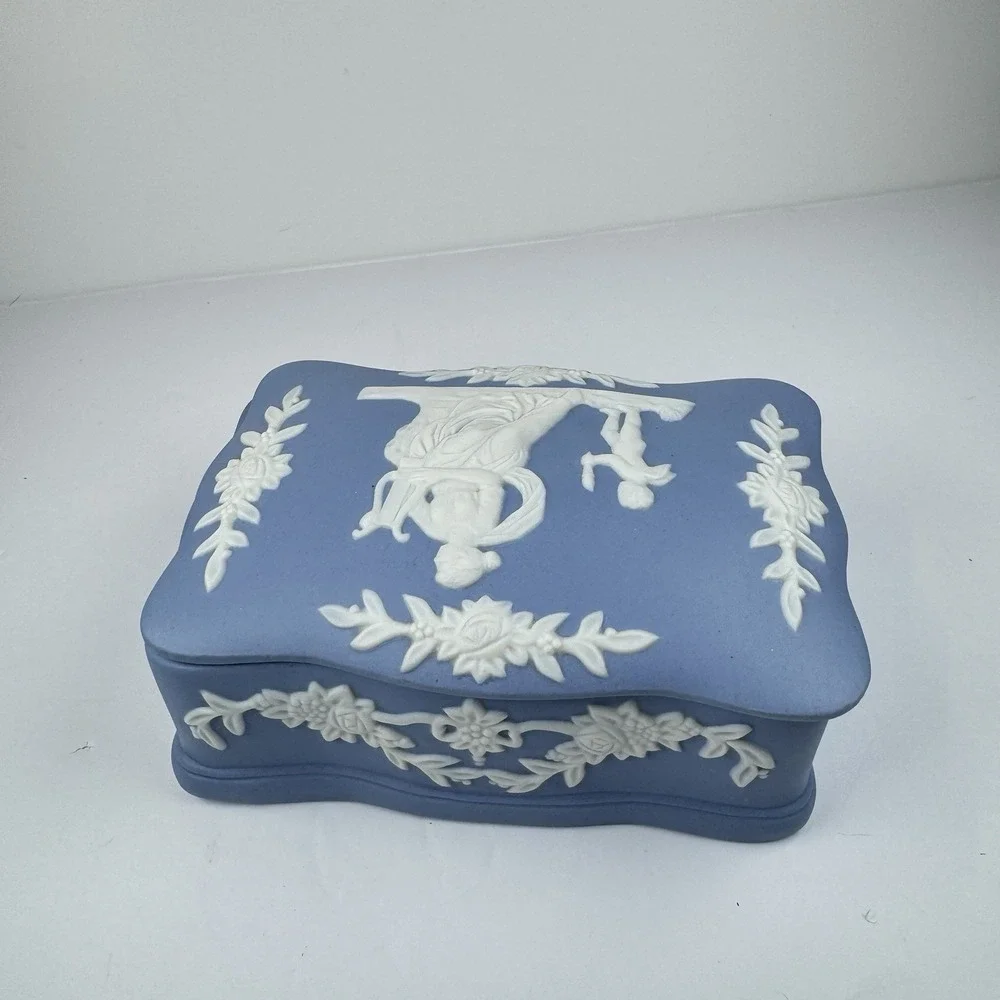 Jasperware Japan Lidded Jewelry Trinket Box Blue 5.5in Woman‎ Cherub Vanity